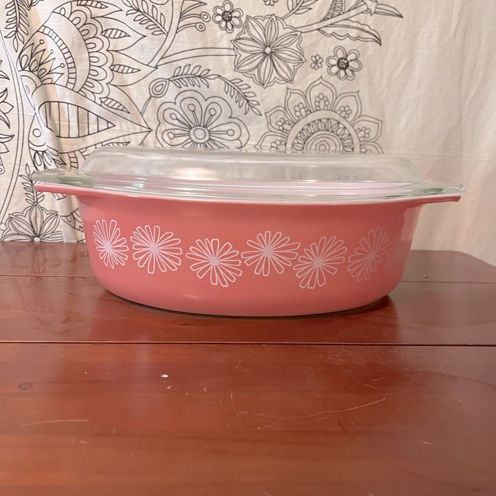 Vintage Pyrex Pink Daisy 045 Oval Casserole Dish w/lid 2-1/2 Quart